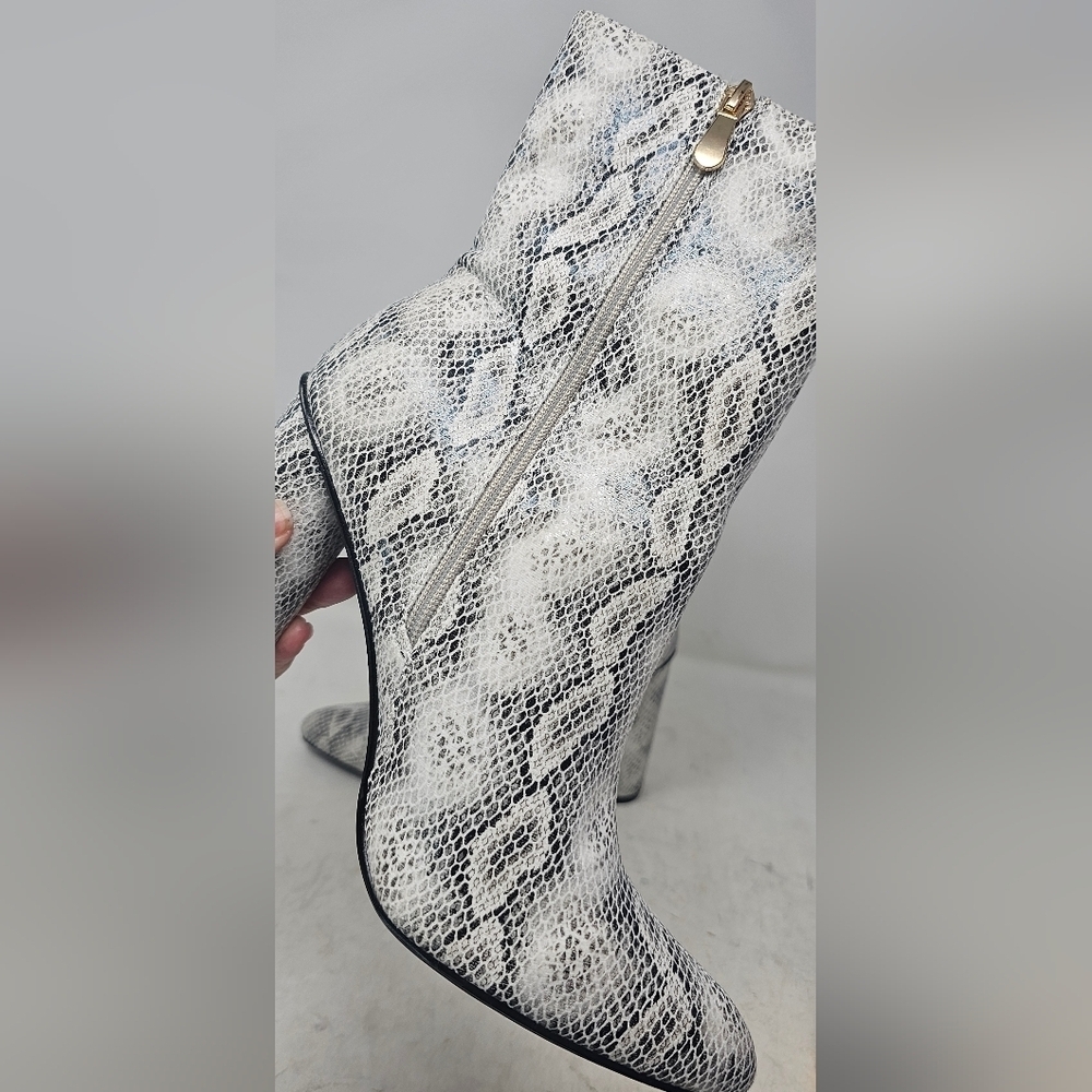 Fashion Nova Women's Midnight Lover Snake Print Vegan Leather Zip Heels Size 8.5 - Picture 5 of 14